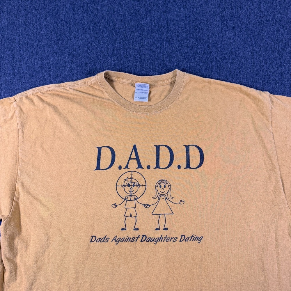 Gildan Mens Beige D.A.D.D Ultra Cotton Short Sleeve Graphic T-Shirt Size 2XL